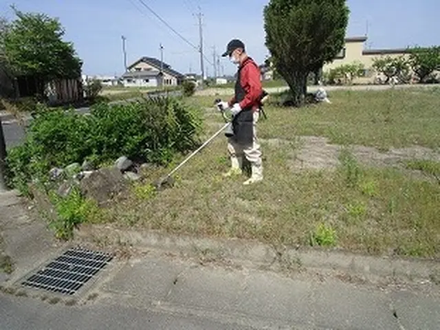 【丁寧な対応◎】お庭、駐車場、宅地の除草は弊社にお任せください。サービスの画像