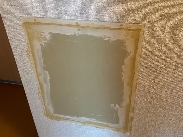 ★損害保険加入店★【壁の穴・凹み】原状回復致します。サービスの画像