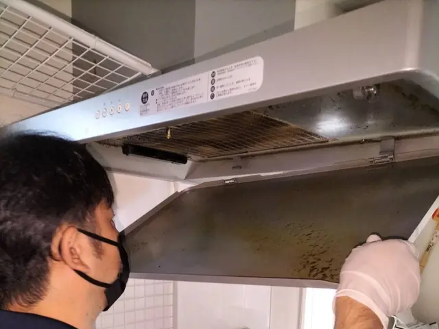 ★女性スタッフ完全同行★　頑固な油汚れもプロ用洗剤でピカピカにします☆彡サービスの画像