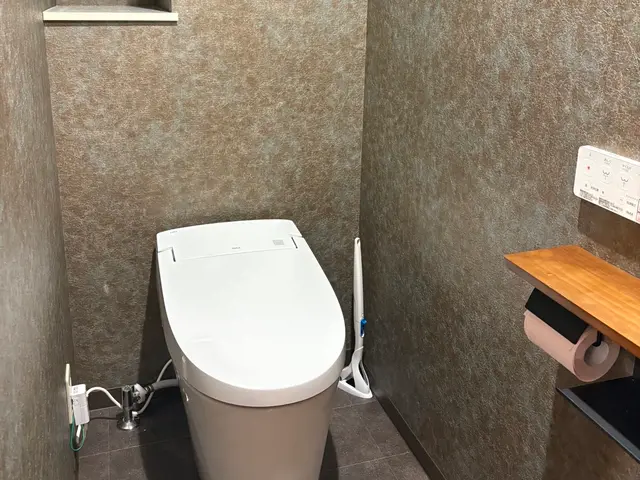 理想のトイレ空間に◎照明や壁紙などご要望通りに施工可能◎お見積もり無料！サービスの画像