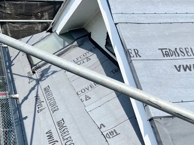 ゴミが少なく安くできるカバー工法はお任せください！サービスの画像