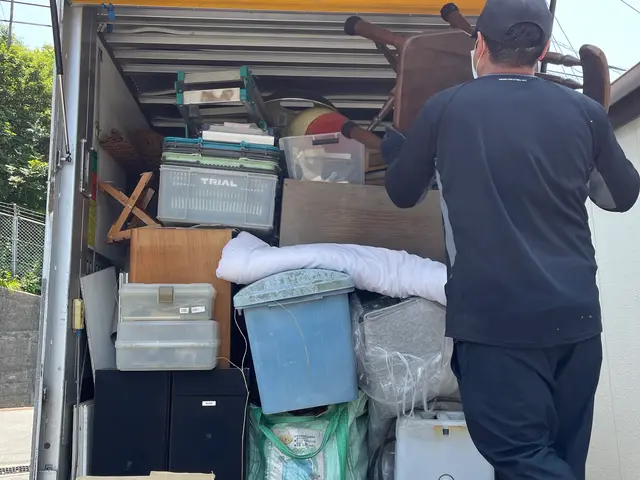 大きい家具や家電もお任せ下さい！！  スタッフ２名まで作業費無料キャンペーン中！サービスの画像