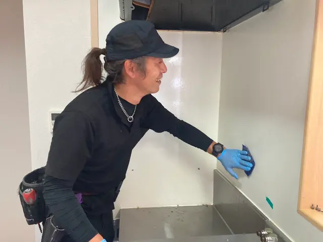 その油汚れ、お任せください！誰よりも早く、丁寧に仕上げます！サービスの画像