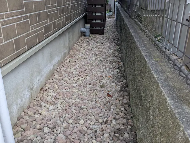 砂利施工承ります！防草シートと砂利の材料費込み！砂利のみ施工は29,000円サービスの画像