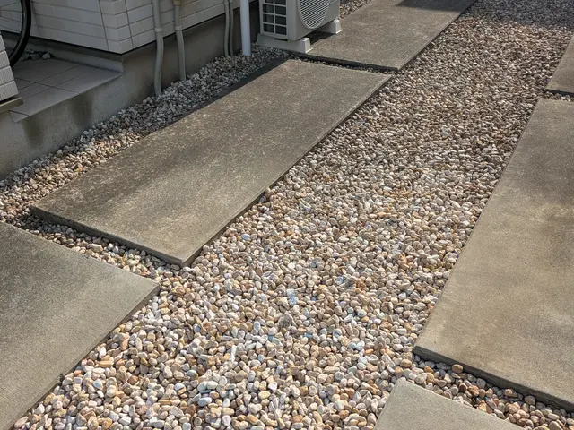 砂利施工承ります！防草シートと砂利の材料費込み！砂利のみ施工は30,000円サービスの画像