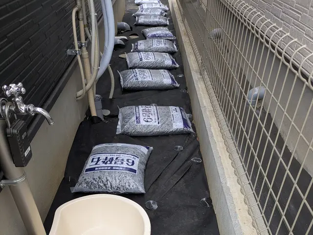 砂利施工承ります！防草シートと砂利の材料費込み！砂利のみ施工は30,000円サービスの画像