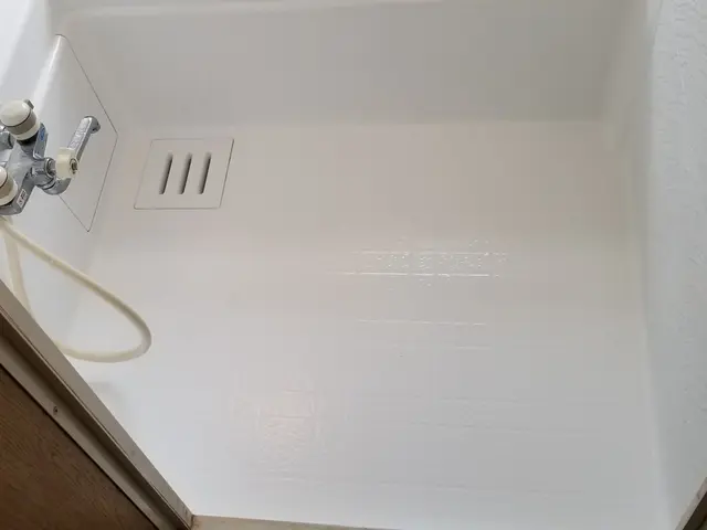 浴室床シート貼り付けサービスの画像