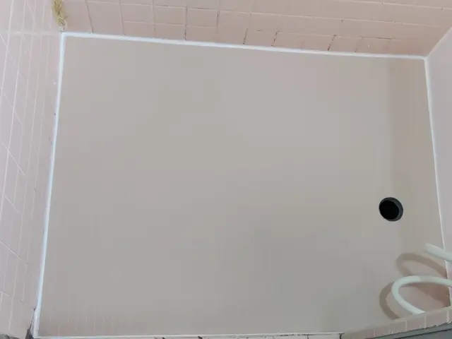 浴室床シート貼り付けサービスの画像