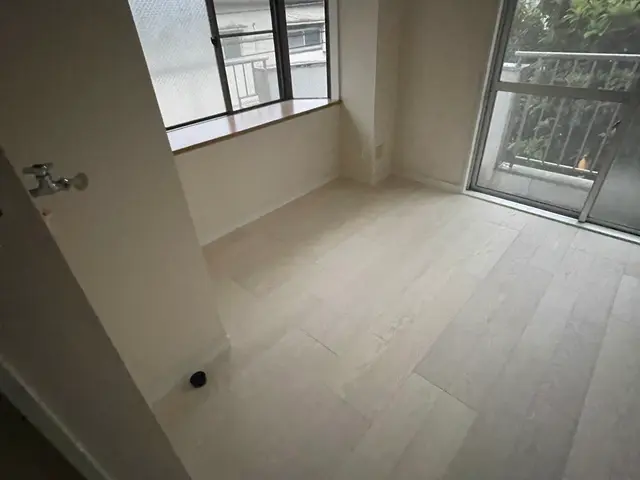 ※フローリングは100種類以上から選べます！色も豊富にあります。是非当店へ！♪サービスの画像