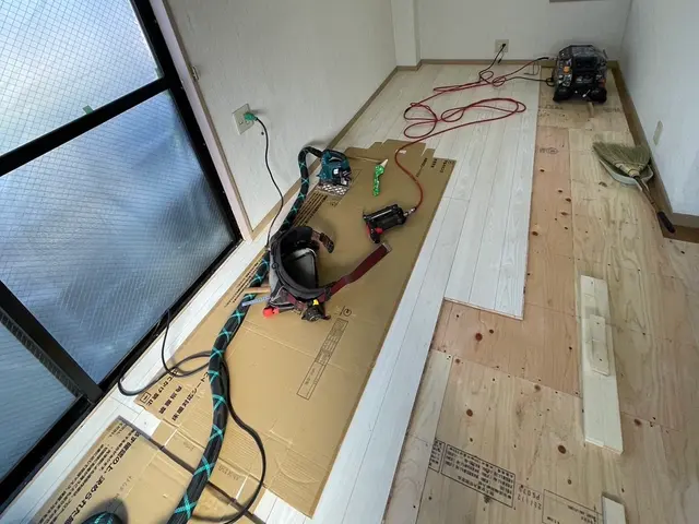 ※フローリングは100種類以上から選べます！色も豊富にあります。是非当店へ！♪サービスの画像