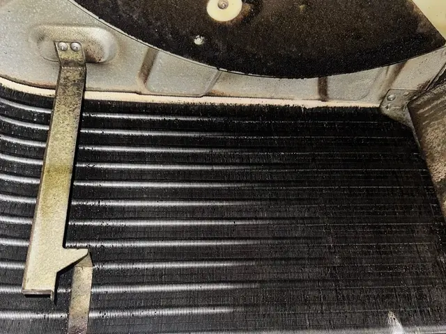 飲食店の快適空間を実現！天カセエアコンの徹底クリーニングサービスの画像