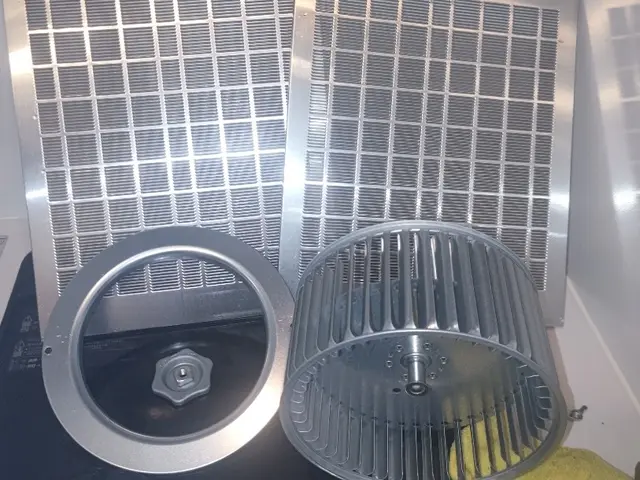 非喫煙者〇汚れ落としはプロにおまかせ※エアコン洗浄セットで1000円割引サービスの画像