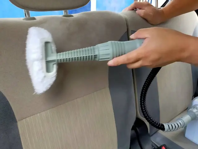 くらしのマーケットマガジン掲載中！車内のシミ・臭いなどお困り事ご相談下さい！サービスの画像