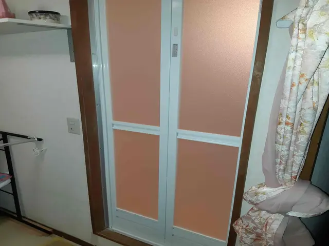古くなったお風呂のドア交換！下見から施工まで私が誠実・感謝で対応いたします。サービスの画像