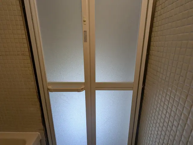 古くなったお風呂のドア交換！下見から施工まで私が誠実・感謝で対応いたします。サービスの画像