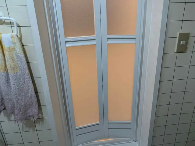 古くなったお風呂のドア交換！下見から施工まで私が誠実・感謝で対応いたします。サービスの画像