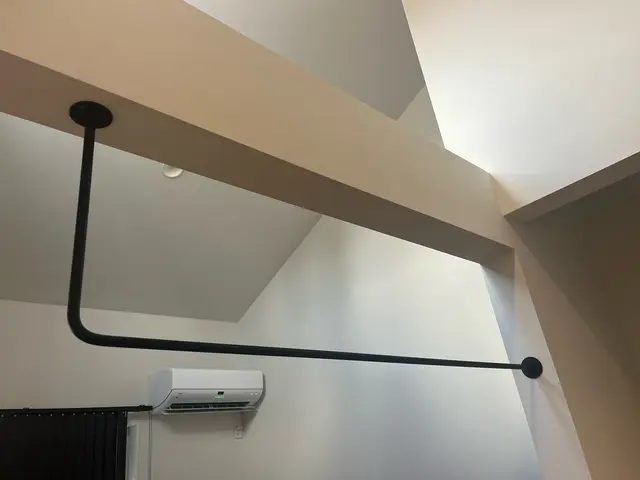 ホスクリーンや天井付・壁付ハンガーバーなどの取付!!丁寧かつスピーディーに!サービスの画像