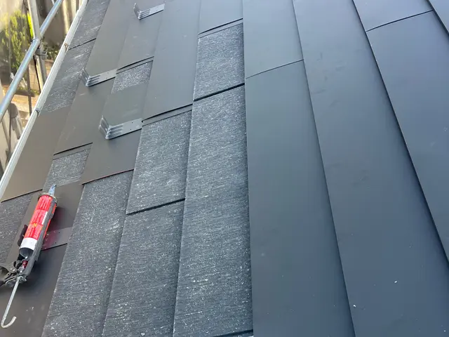 屋根ガルバニウムカバー工事サービスの画像