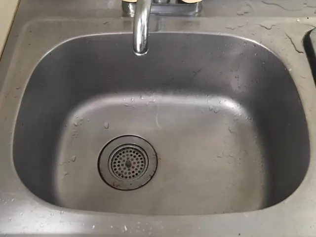 キッチン周りの油汚れに、シンク周りの水垢汚れをピカピカに！サービスの画像