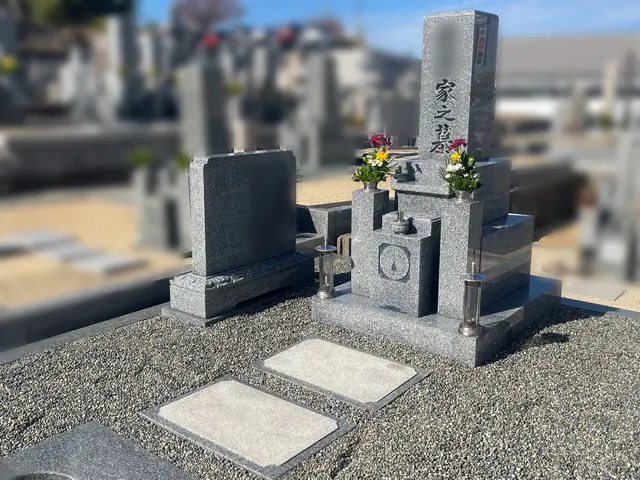 【墓地清掃士】墓石クリーニング専門店が行うお墓参り代行サービス●損害保険加入済サービスの画像