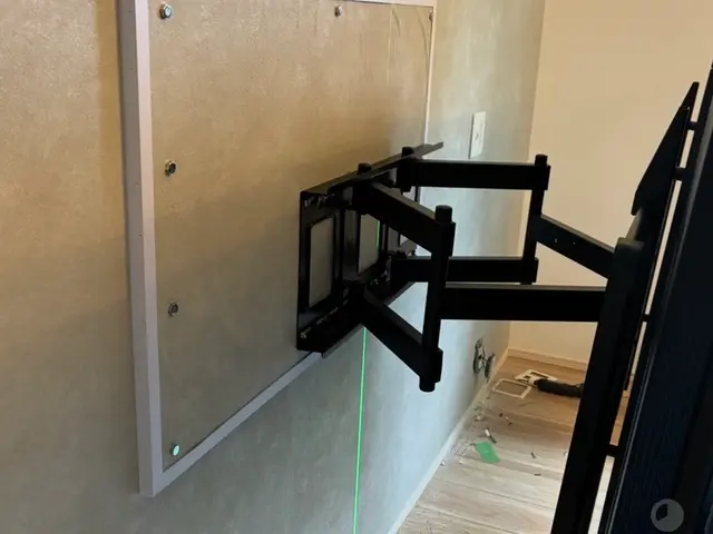 まずはご相談を！壁掛けテレビに強いスタッフが取り付け致します。サービスの画像