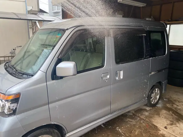 出張洗車お任せ下さい！コンプレッサーも用意してエアブロー付き！サービスの画像