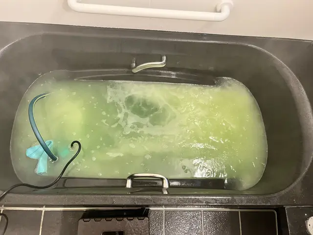 専用薬剤とマイクロナノバブルの洗浄力で塩素を徹底除去いたします！サービスの画像