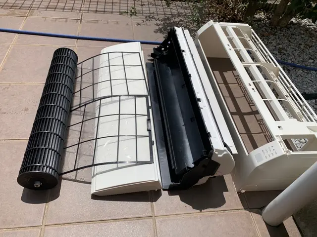 福岡【完全分解】でこの価格！！ドレンパンやファンまで分解しカビや臭いを徹底洗浄！サービスの画像