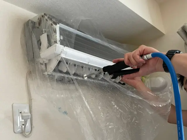 【PayPay対応】エアコン内部高圧洗浄、カバー洗浄でスッキリ！サービスの画像