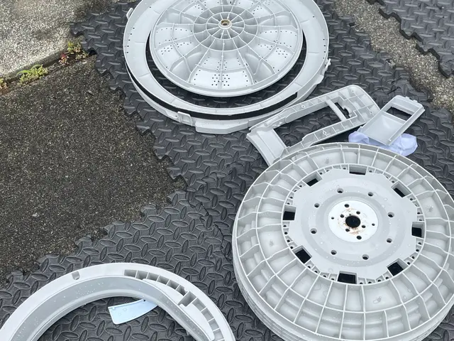 洗濯槽分解クリーニング！外せるところは全てバラして徹底洗浄いたします。サービスの画像