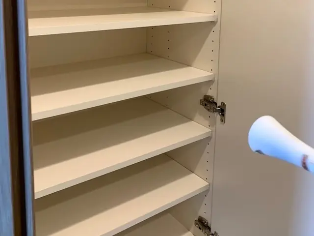 照明の光でも反応する光触媒コーティング　大手で10年以上の経験と実績サービスの画像