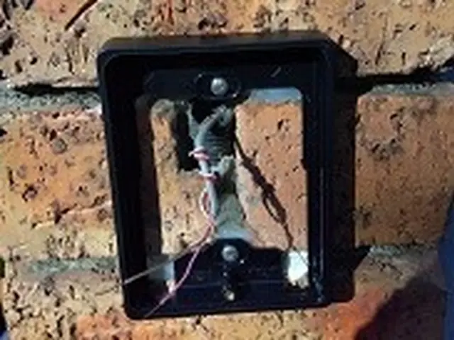 第一種電気工事士が確実丁寧に完全自社施工だからアフターも安心。損保加入済です。サービスの画像