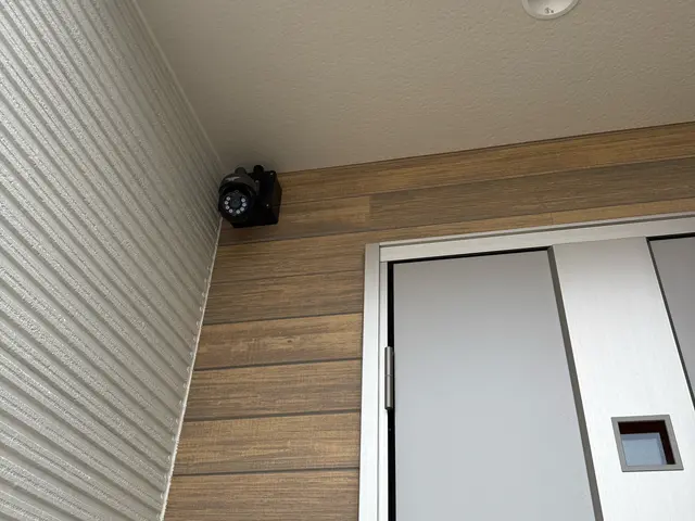 【施工実績多数！】住宅、店舗、工場などに防犯カメラを取り付けます！サービスの画像