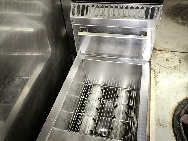 清潔なフライヤーに生まれ変わり気持ちもスッキリ！サービスの画像