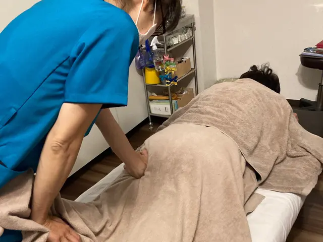 【女性限定】業界歴25年・女性鍼灸指圧師による本格全身指圧マッサージ65分サービスの画像