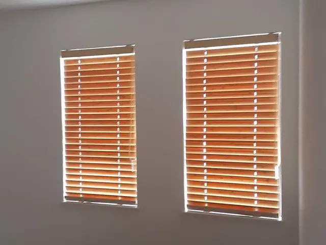 最安1箇所4,200円程のお得なセットです！レールブラインドロール併用可能ですサービスの画像