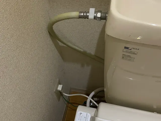 ウォシュレット(シャワートイレ)取り付け交換お任せ下さい。タンクレスは不可サービスの画像