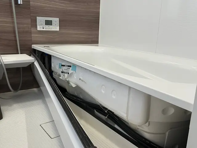 浴室内の黒ズミ、鏡のウロコ、床のカビ、水垢洗浄しますサービスの画像