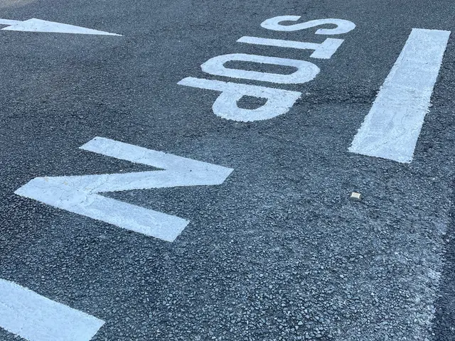 駐車場土間コンクリート塗装及びラインびきサービスの画像