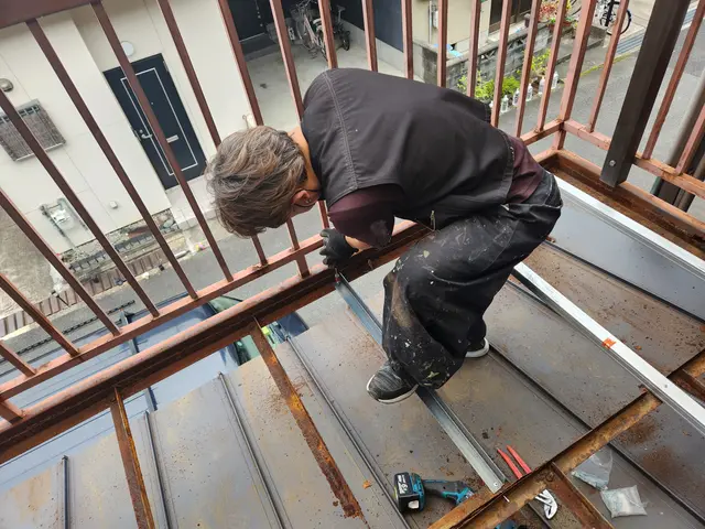 ベランダ、置くだけタイル敷き　撤去のみも可サービスの画像