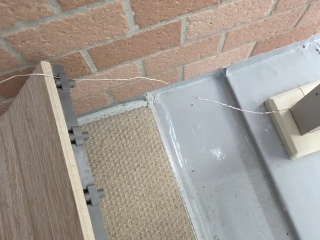 ベランダ、置くだけタイル敷き　撤去のみも可サービスの画像