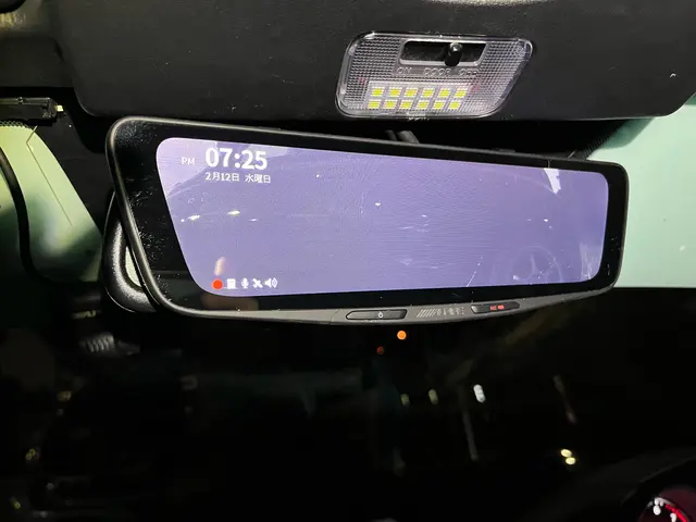 デジタルインナーミラー適切な取り付けで見た目も◎車の電装品専門の当店にお任せ！！サービスの画像