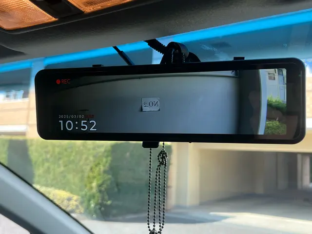 デジタルインナーミラー適切な取り付けで見た目も◎車の電装品専門の当店にお任せ！！サービスの画像