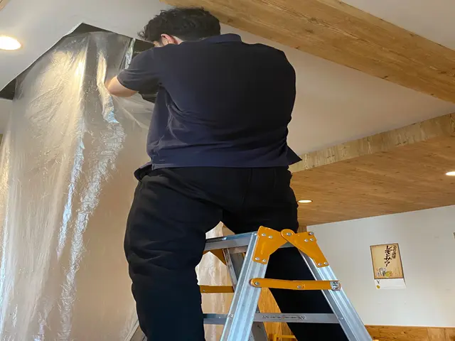 天井埋め込み型エアコン清掃年間1000台の実績で安心丁寧に作業。法人様対応◎サービスの画像