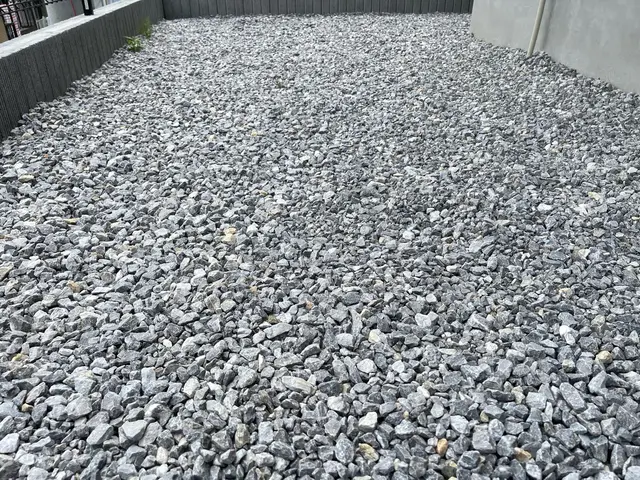 防犯対策や草の対策に！夜間静まり返った静寂に砂利を踏む音で効果発揮します！サービスの画像