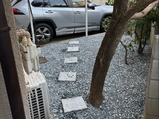 芝刈り機での草刈りです！どんな規模でも他社より1円でも高い場合は値下げいたしますサービスの画像