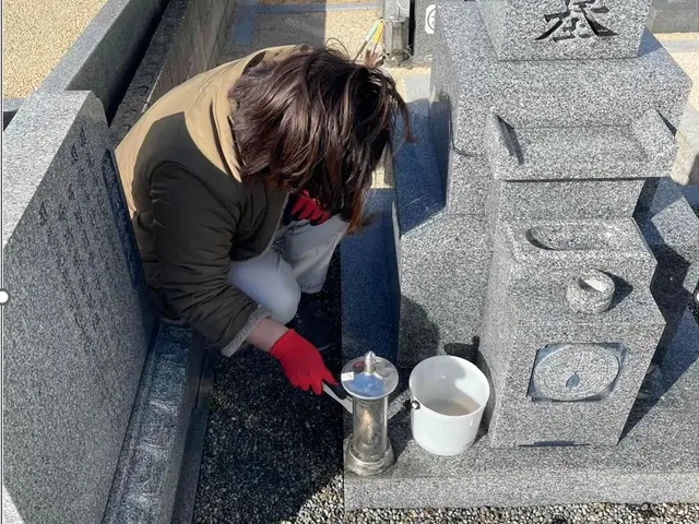 【墓地清掃士】が心を込めて磨く、丁寧さが自慢の墓石クリーニングですサービスの画像
