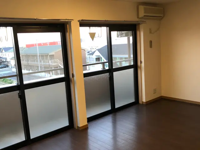 退房后的房间真的很脏吧！我来把它打扫干净（退去後の部屋は汚いので僕が掃除します）サービスの画像