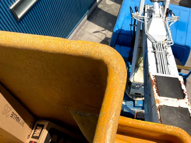 安心・安全・確実　プロの技術でアンテナ撤去　屋根ウマは安全範囲での支線切断までサービスの画像