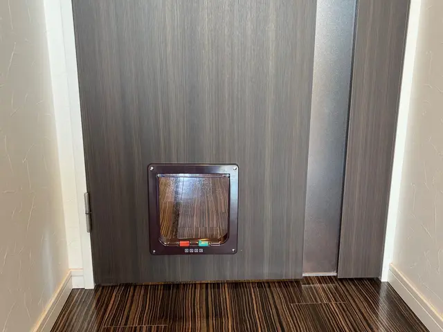 【安心低価格】ペットドアの取り付けはプロにお任せください！サービスの画像